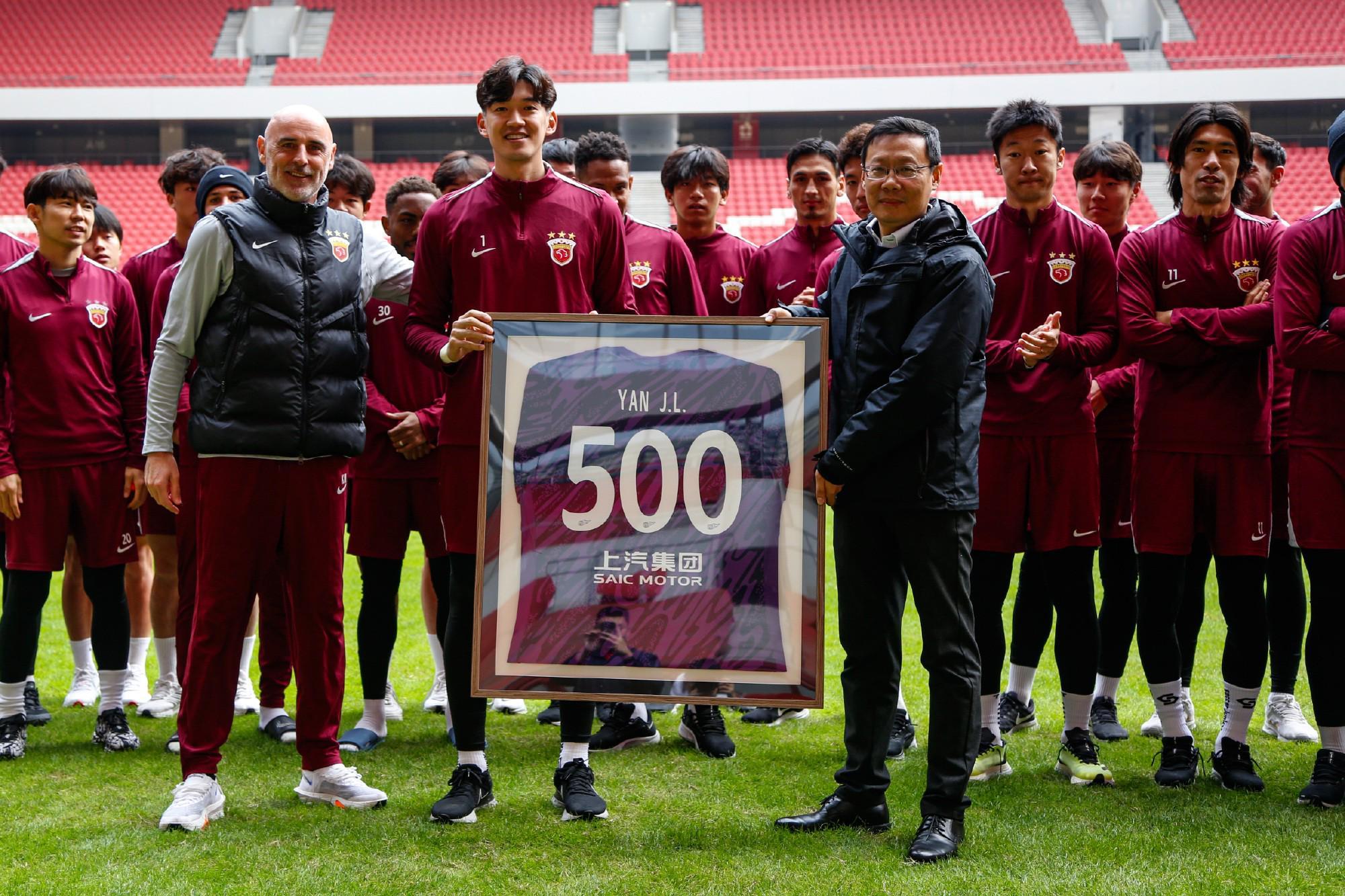 海港6日上午轉(zhuǎn)道新加坡去新山，顏駿凌、徐新獲頒紀(jì)念球衣